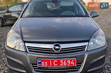 Универсал Opel Astra 2011 в Луцке