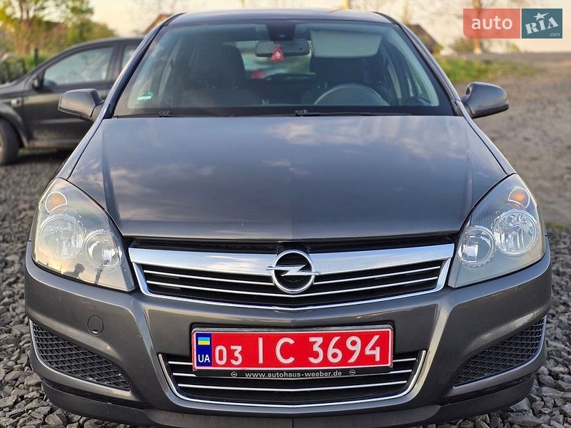 Универсал Opel Astra 2011 в Луцке