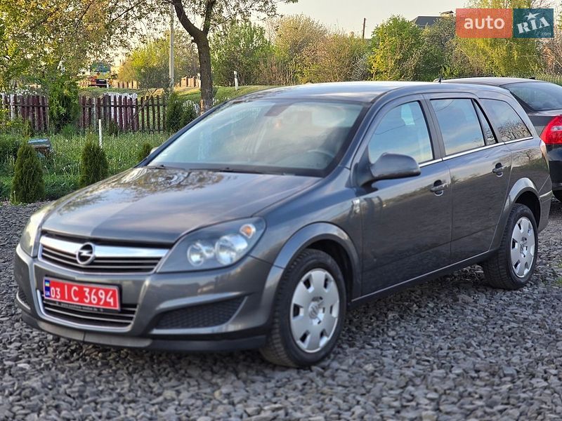 Универсал Opel Astra 2011 в Луцке
