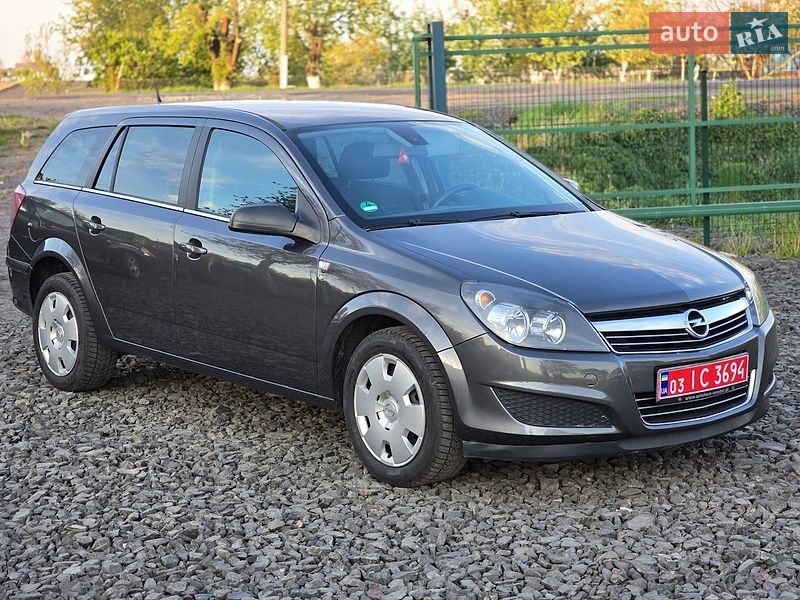 Универсал Opel Astra 2011 в Луцке
