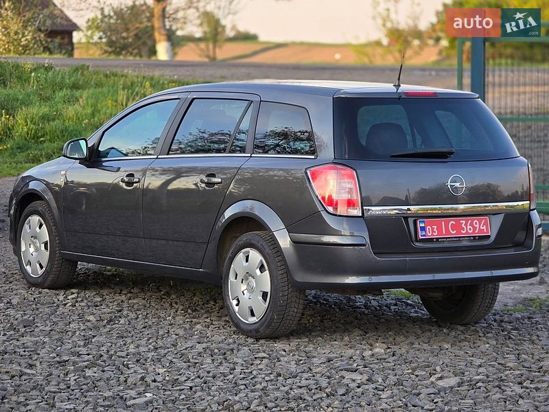Универсал Opel Astra 2011 в Луцке