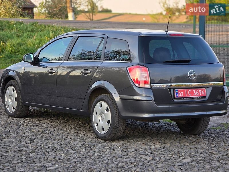 Универсал Opel Astra 2011 в Луцке