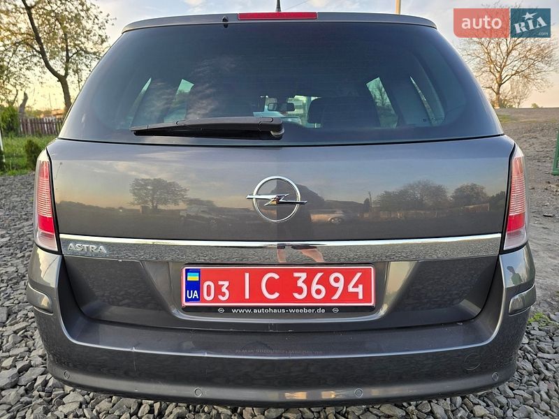 Универсал Opel Astra 2011 в Луцке
