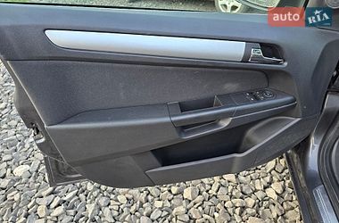 Универсал Opel Astra 2011 в Луцке