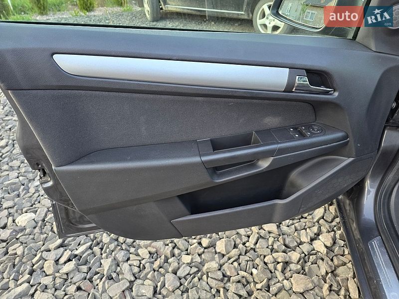 Универсал Opel Astra 2011 в Луцке