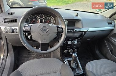 Универсал Opel Astra 2011 в Луцке