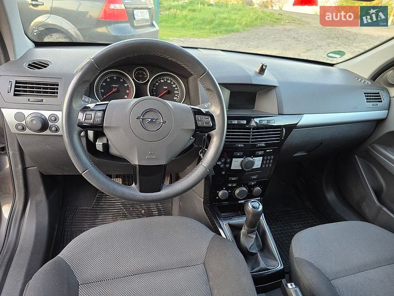 Универсал Opel Astra 2011 в Луцке