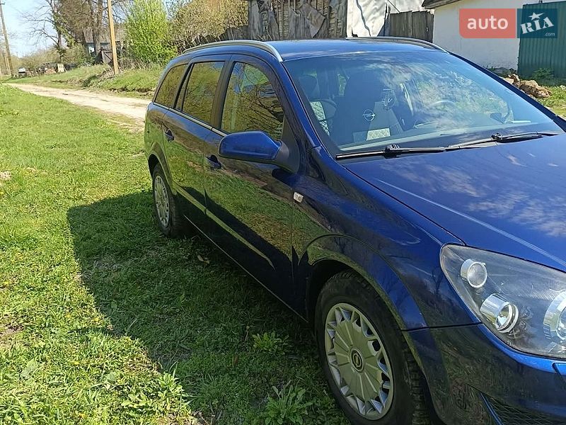 Универсал Opel Astra 2008 в Глухове