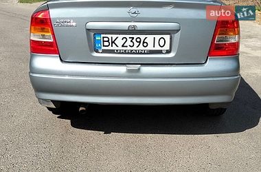 Седан Opel Astra 2006 в Сарнах