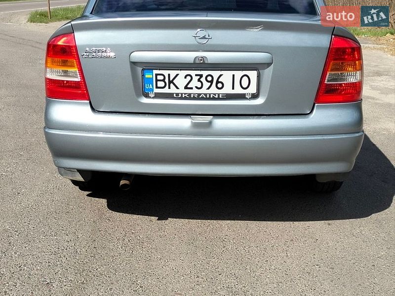Седан Opel Astra 2006 в Сарнах
