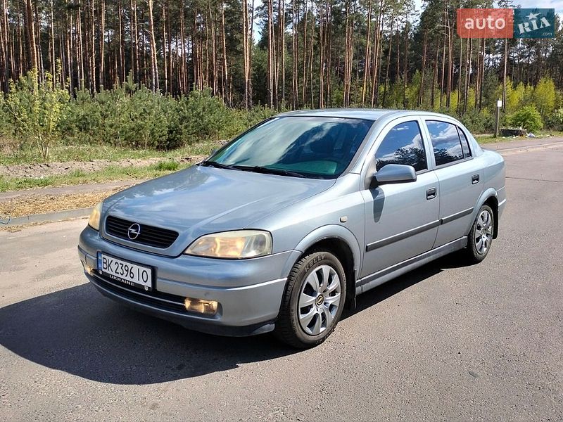 Седан Opel Astra 2006 в Сарнах
