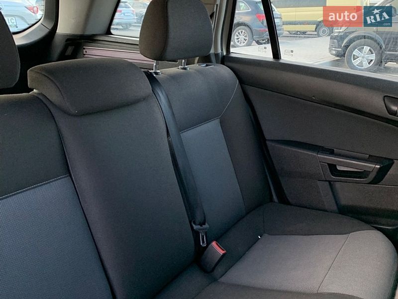 Универсал Opel Astra 2004 в Ровно
