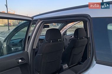 Универсал Opel Astra 2004 в Ровно