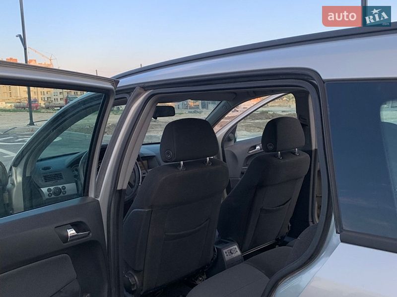Универсал Opel Astra 2004 в Ровно