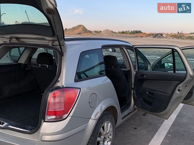 Универсал Opel Astra 2004 в Ровно