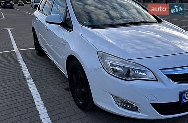 Универсал Opel Astra 2012 в Дрогобыче