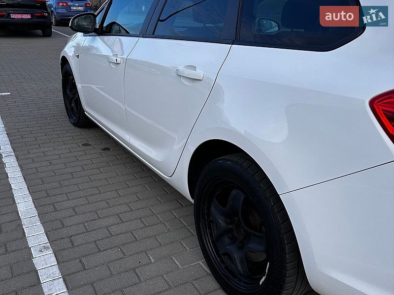 Универсал Opel Astra 2012 в Дрогобыче