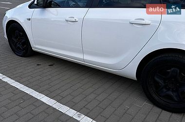 Универсал Opel Astra 2012 в Дрогобыче