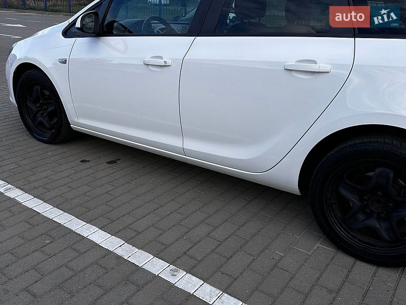 Универсал Opel Astra 2012 в Дрогобыче