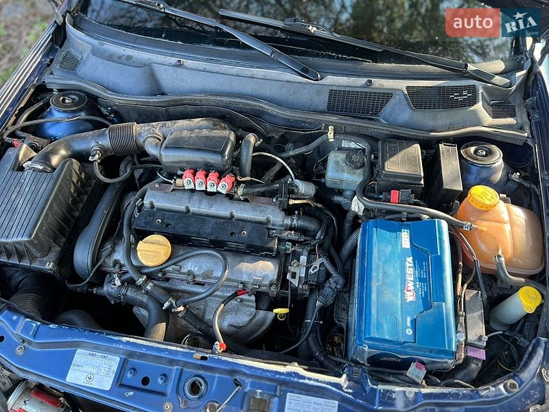 Седан Opel Astra 2004 в Лебедине