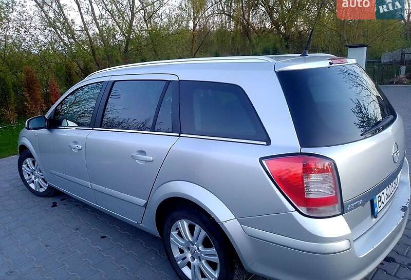 Универсал Opel Astra 2009 в Зборове