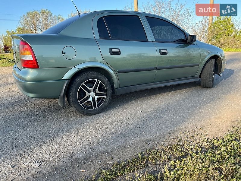Седан Opel Astra 2007 в Новом Буге