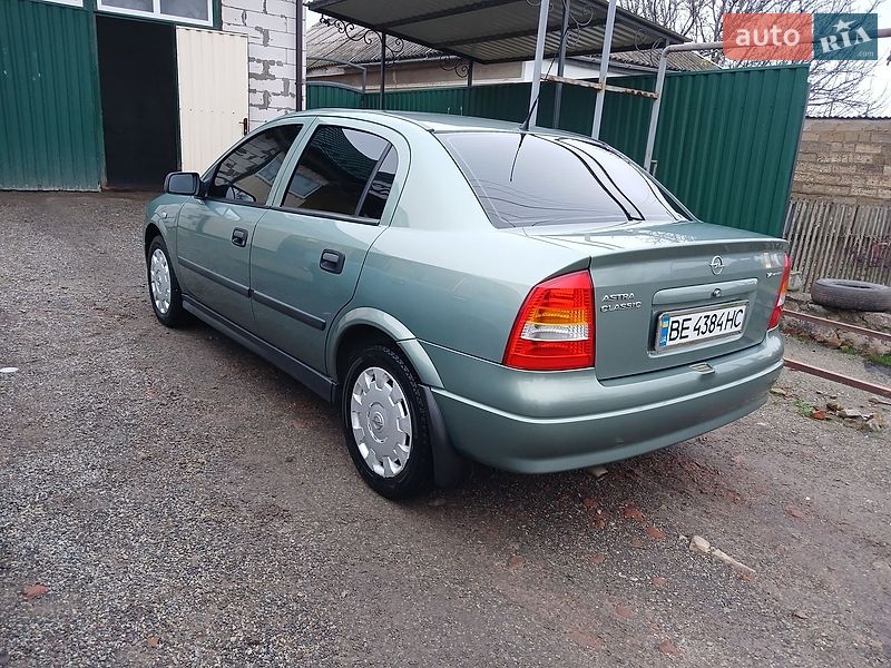 Седан Opel Astra 2007 в Новом Буге