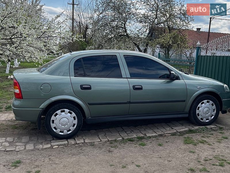 Седан Opel Astra 2007 в Новом Буге