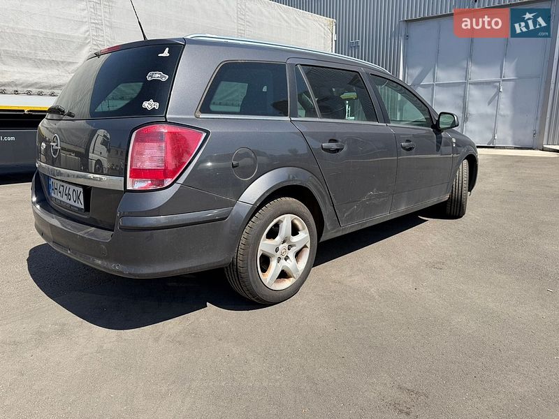 Универсал Opel Astra 2010 в Киеве