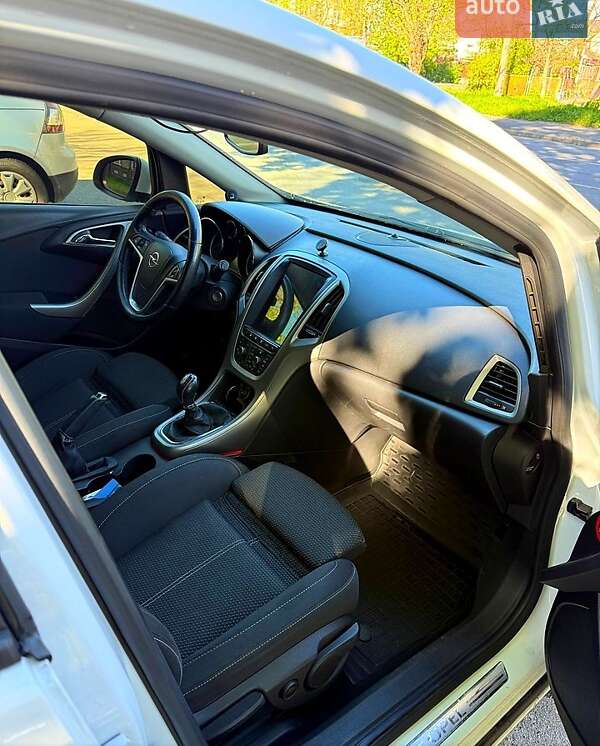 Хэтчбек Opel Astra 2010 в Подольске
