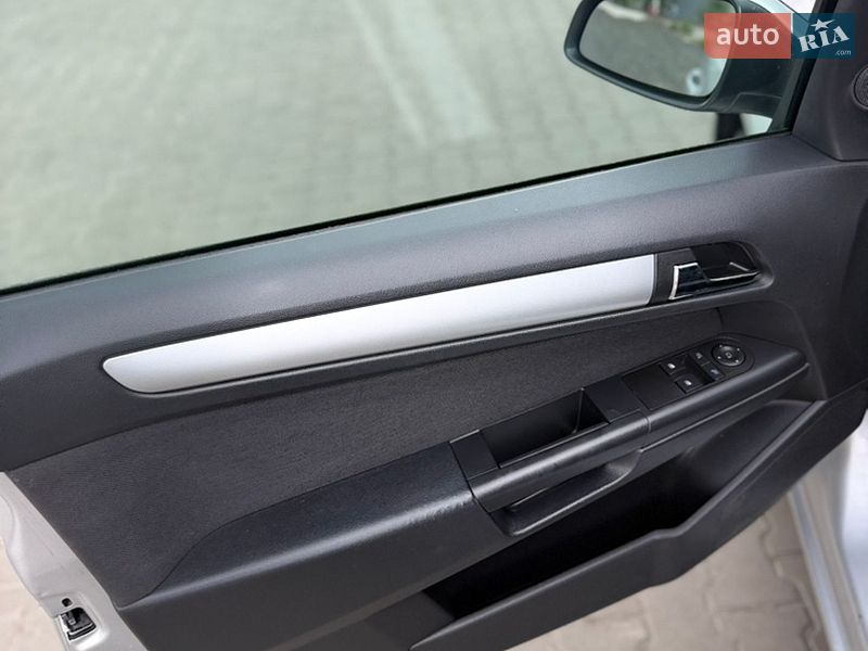 Универсал Opel Astra 2008 в Луцке