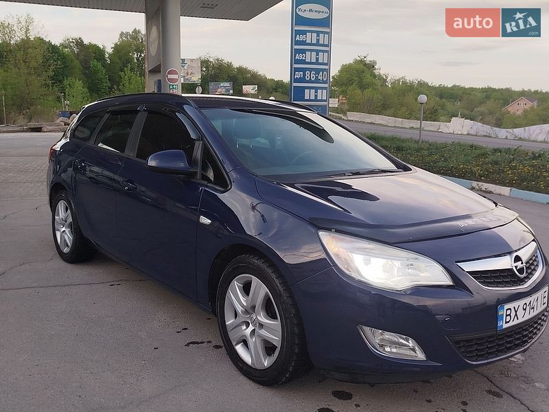 Универсал Opel Astra 2011 в Хмельницком