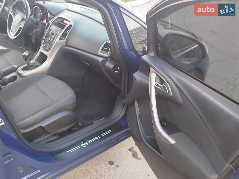 Универсал Opel Astra 2011 в Хмельницком