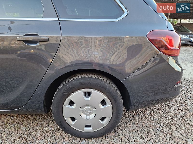 Универсал Opel Astra 2013 в Киеве