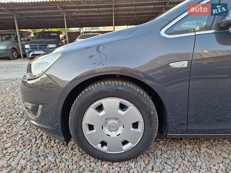 Универсал Opel Astra 2013 в Киеве