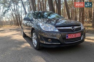 Универсал Opel Astra 2010 в Черкассах