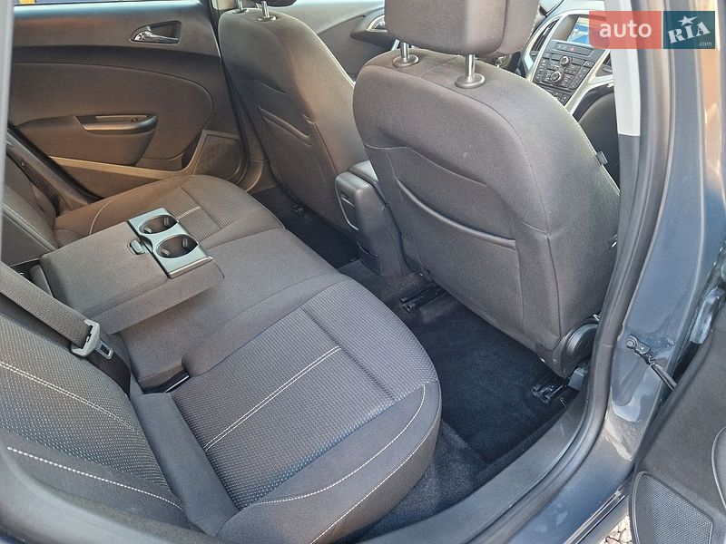 Универсал Opel Astra 2013 в Киеве
