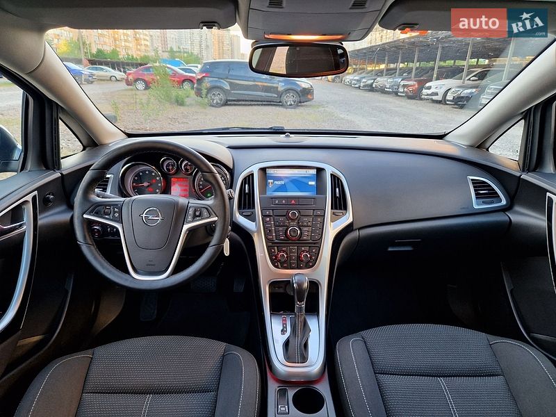 Универсал Opel Astra 2013 в Киеве