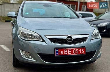 Универсал Opel Astra 2010 в Ровно