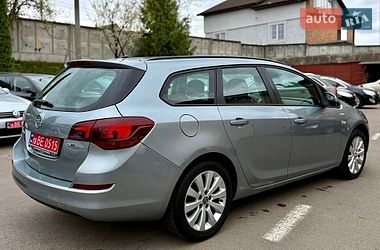 Универсал Opel Astra 2010 в Ровно