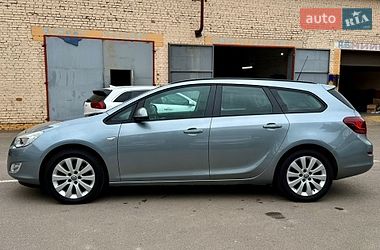 Универсал Opel Astra 2010 в Ровно