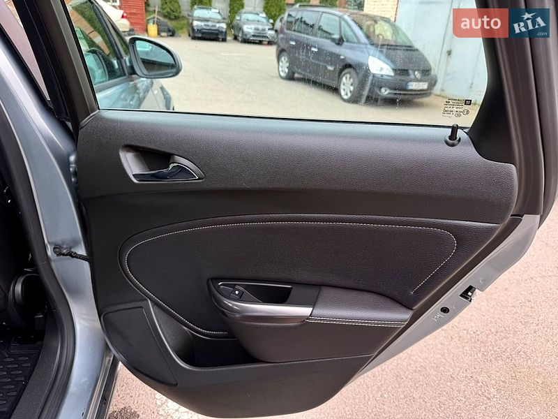 Универсал Opel Astra 2010 в Ровно