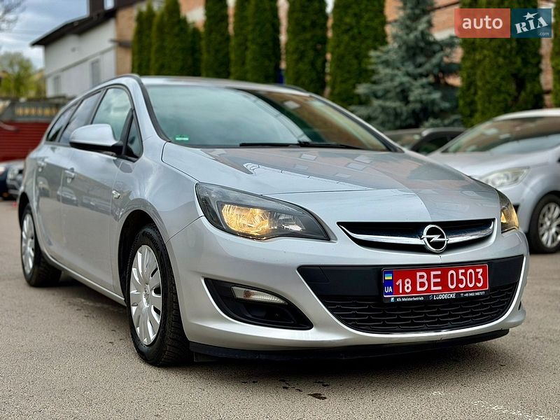 Универсал Opel Astra 2012 в Ровно