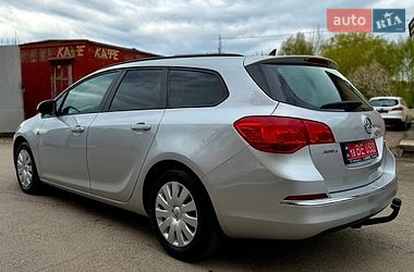 Универсал Opel Astra 2012 в Ровно