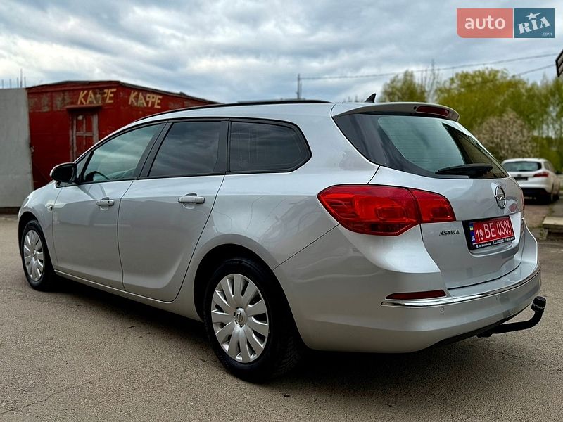 Универсал Opel Astra 2012 в Ровно