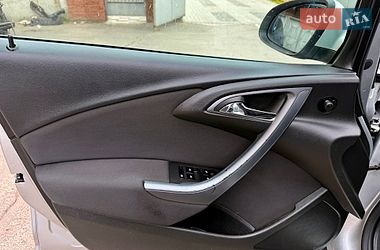 Универсал Opel Astra 2012 в Ровно