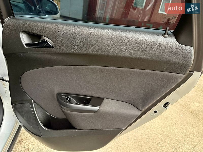 Универсал Opel Astra 2012 в Ровно