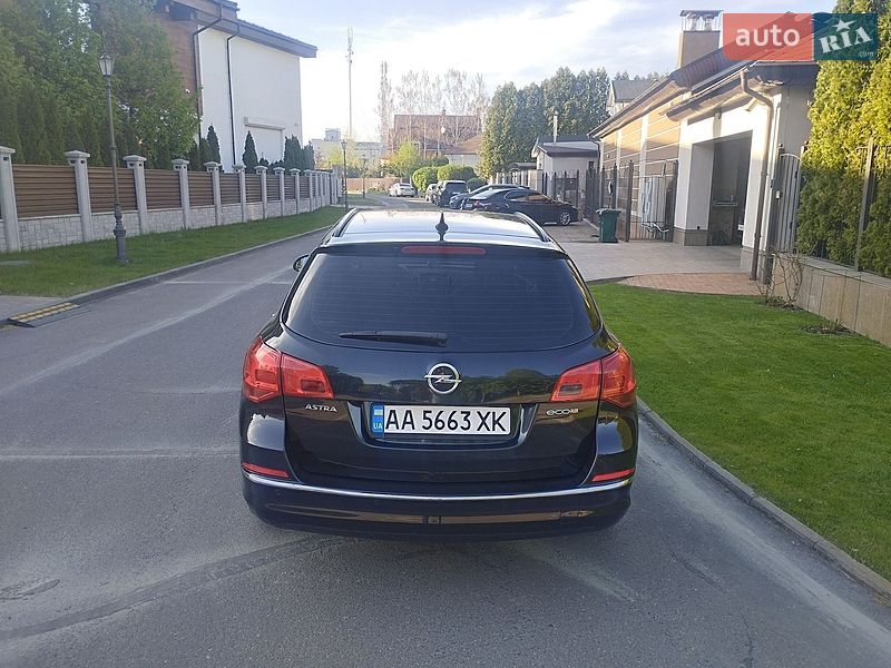 Универсал Opel Astra 2014 в Киеве