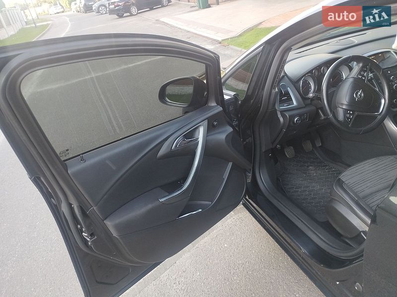 Универсал Opel Astra 2014 в Киеве
