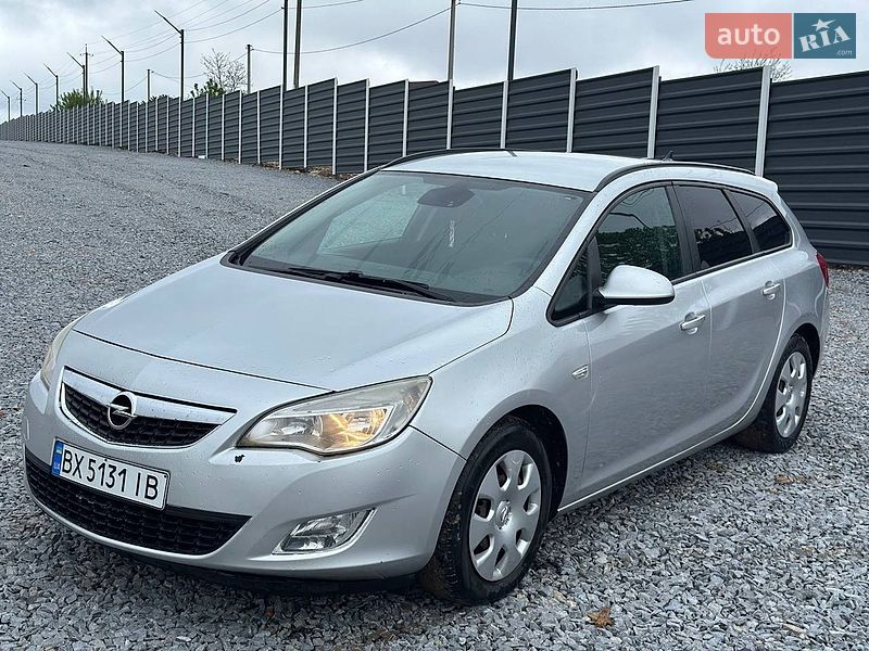 Универсал Opel Astra 2011 в Ровно